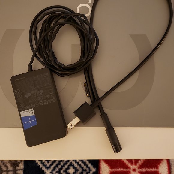 Microsoft Surface Pro 3 Bundle - Picture 2 of 8